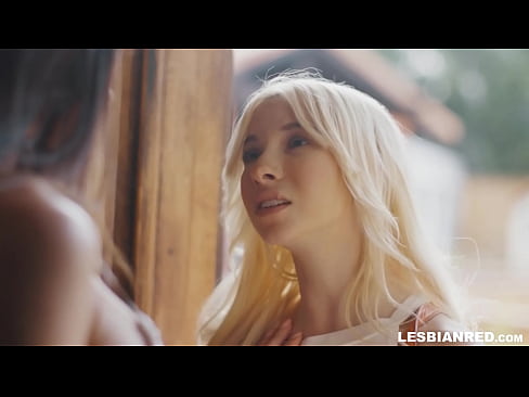 ❤️ A rapariga chega a casa alguns meses depois e acaba por comer a rata da sua madrasta ❤️ Sexo superior em nós ❤
