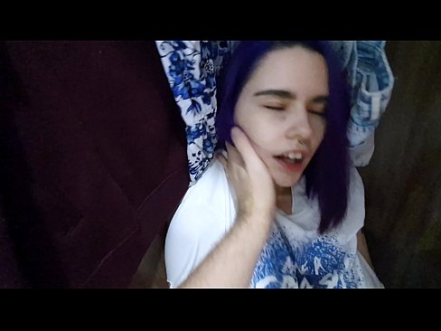 ❤️ Encontrei a minha irmã no armário e ajudei-a a ejacular ❤️ Sexo superior em nós ❤
